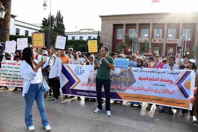 حماة المال العام يحتجون على مشروع قانون المسطرة الجنائية أمام البرلمان