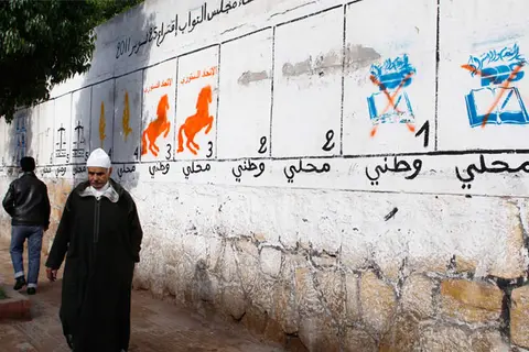 ملصقات انتخابية تخرق القانون وتُفسد جمالية الفضاء المدرسي